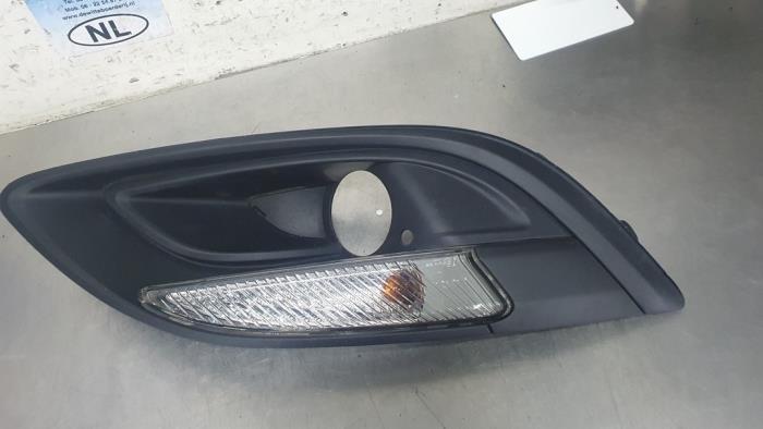 Fog light cover plate, right from a Opel Astra J Sports Tourer (PD8/PE8/PF8) 1.6 CDTI 16V 2015