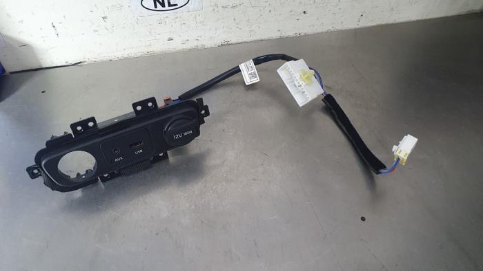 AUX / USB connection from a Kia Sportage (SL) 1.6 GDI 16V 4x2 2015