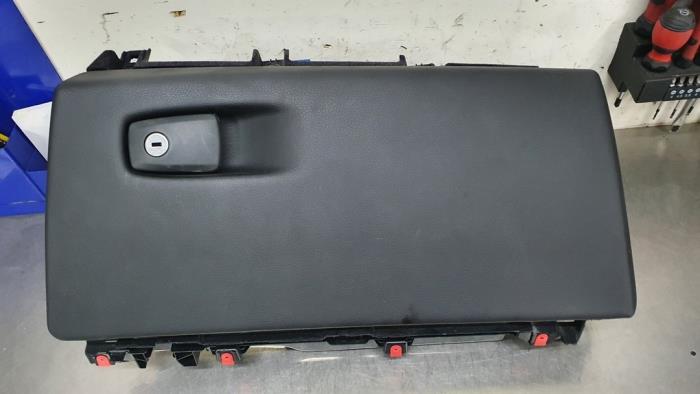 Begagnade Handskfack BMW X6 (F16) M50d 3.0 24V Pris € 100,00 Marginaltabell erbjuds av De Witte Boerderij AutoMotive