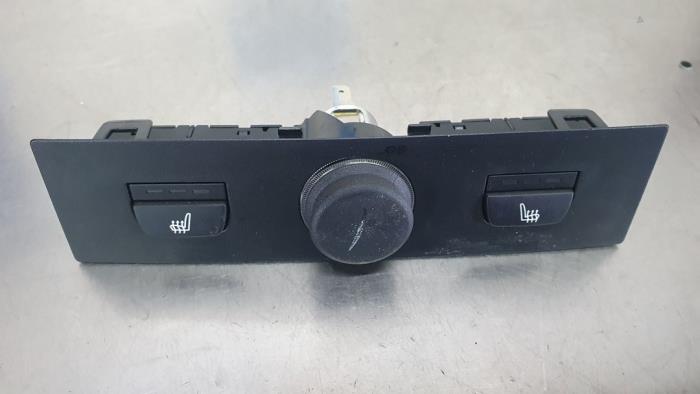 Seat heating switch from a BMW X6 (F16) M50d 3.0 24V 2016