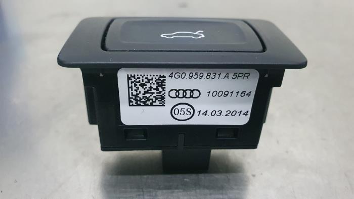 Schalter Heckklappe van een Audi A6 Avant (C7) 2.0 TDI 16V 2014