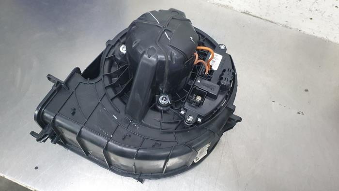 Heizung Belüftungsmotor van een BMW X6 (F16) M50d 3.0 24V 2016