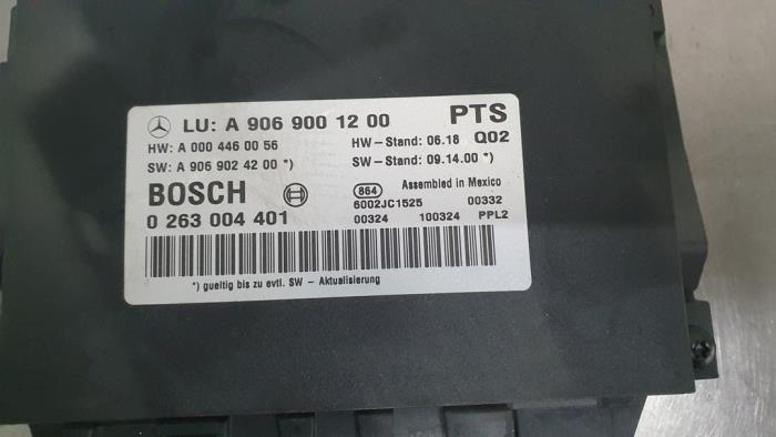 PDC Modul van een Mercedes-Benz Sprinter 3,5t (906.63) 316 CDI 16V 2010