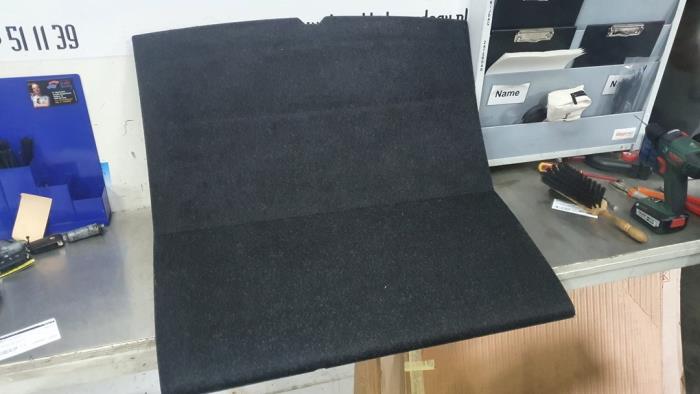 Boot mat from a BMW 1 serie (F20) 116i 1.6 16V 2012