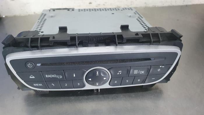 Reproductor de CD y radio de un Renault Twingo 2010
