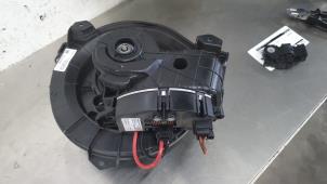 Usados Motor de ventilador de calefactor Mercedes Sprinter 5t (907.6) 314 CDI 2.1 D RWD Precio € 102,85 IVA incluido ofrecido por De Witte Boerderij B.V.