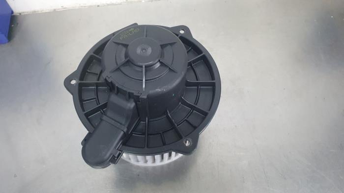 Heating and ventilation fan motor from a Hyundai i10 (F5) 1.1 CRDi VGT 12V 2008