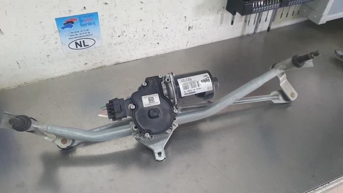 Wiper motor + mechanism from a Toyota ProAce 2.0 D-4D 177 16V Worker 2019