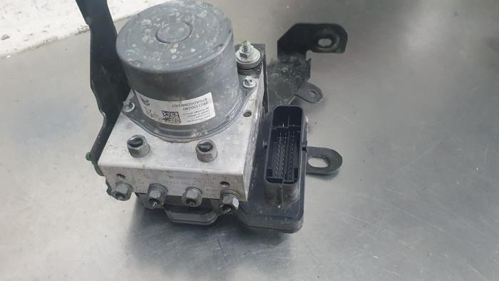 ABS pump from a Toyota ProAce 2.0 D-4D 177 16V Worker 2019