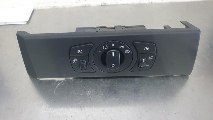 Light switch from a BMW 5 serie Touring (E61) 525i 24V 2006