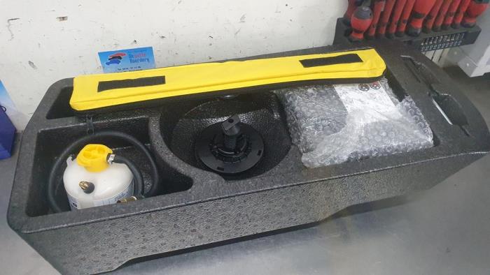 Juego de reparación de neumáticos de un Opel Crossland/Crossland X 1.2 Turbo 12V 2019