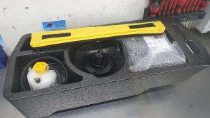 Usagé Kit de réparation pneus Opel Crossland/Crossland X 1.2 Turbo 12V Prix € 50,00 Règlement à la marge proposé par De Witte Boerderij B.V.
