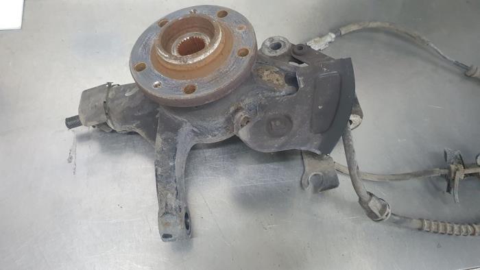 Knuckle, front left from a Toyota ProAce 2.0 D-4D 177 16V Worker 2019