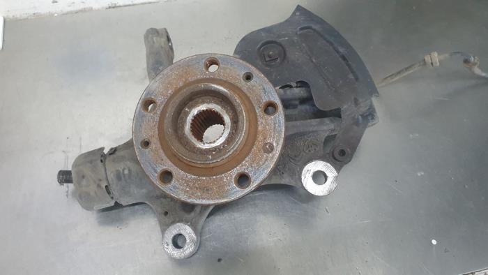 Knuckle, front right from a Toyota ProAce 2.0 D-4D 177 16V Worker 2019