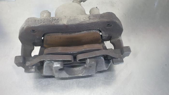 Front brake calliper, right from a Toyota ProAce 2.0 D-4D 177 16V Worker 2019