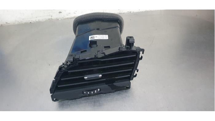 Dashboard vent from a Volkswagen T-Roc 1.5 TSI Evo BMT 16V 2019