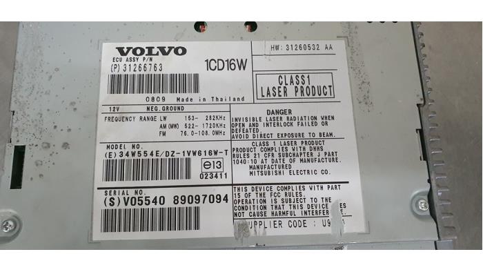 Używane Odtwarzacz CD Volvo C30 (EK/MK) 1.8 16V Cena € 35,00 Procedura marży oferowane przez De Witte Boerderij AutoMotive