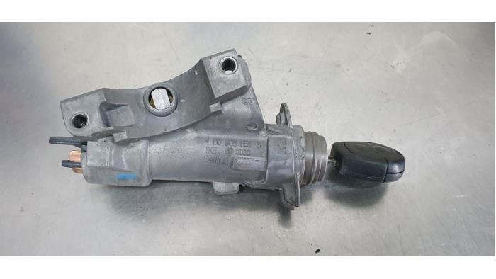 Używane Stacyjka + Kluczyk Seat Alhambra (7V8/9) 2.8 V6 24V 4 Cena € 25,00 Procedura marży oferowane przez De Witte Boerderij AutoMotive