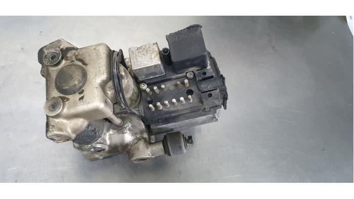 Begagnade ABS-pump Mercedes 260SE-600SEL Pris € 75,00 Marginaltabell erbjuds av De Witte Boerderij AutoMotive