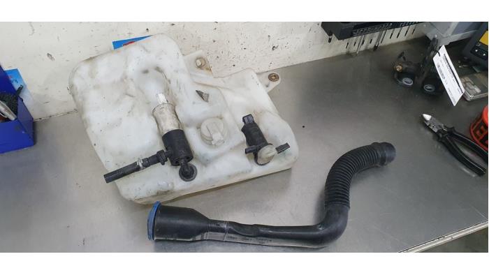 Front windscreen washer reservoir from a Landrover Range Rover 2007