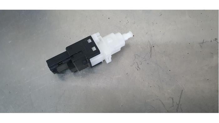 Brake light switch from a Fiat 500 (312) 1.2 69 2011