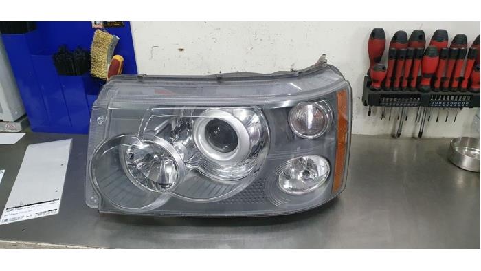 Używane Reflektor lewy Landrover Range Rover Cena € 350,00 Procedura marży oferowane przez De Witte Boerderij AutoMotive