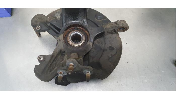 Knuckle, front right from a Volkswagen Polo V (6R) 1.4 TDI 12V 90 2016