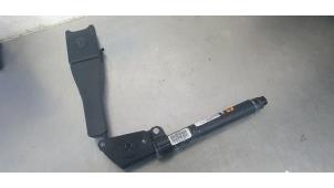Usagé Tendeur de ceinture droit Opel Mokka Prix € 100,00 Règlement à la marge proposé par De Witte Boerderij B.V.