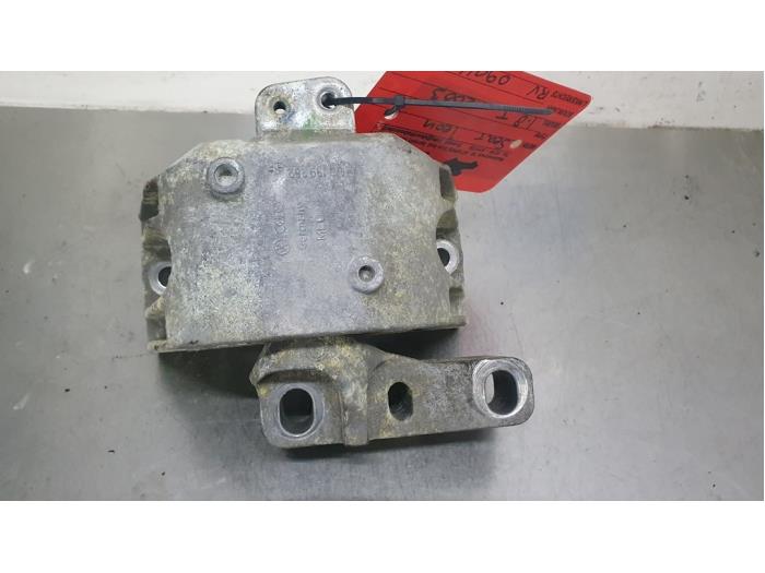 Begagnade Engine mount Seat Leon (1M1) 1.8 20V Pris € 15,00 Marginaltabell erbjuds av De Witte Boerderij AutoMotive