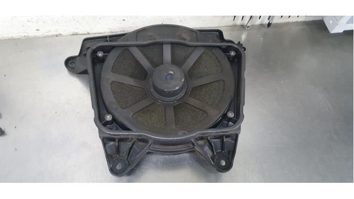 Używane Subwoofer Audi S8 (D4) 4.0 V8 TFSI 32V Cena € 50,00 Procedura marży oferowane przez De Witte Boerderij AutoMotive