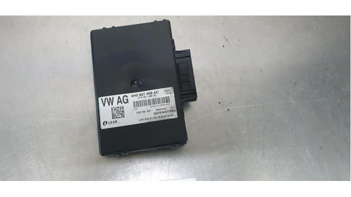Usados Módulo Gateway Audi S8 (D4) 4.0 V8 TFSI 32V Precio € 15,00 Norma de margen ofrecido por De Witte Boerderij AutoMotive