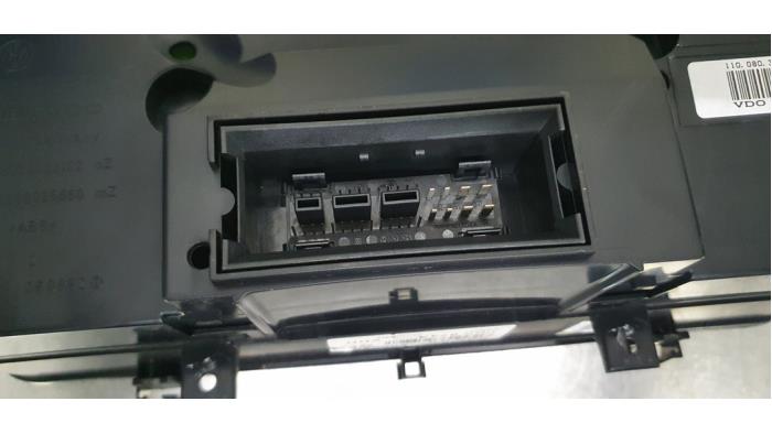 Cuentakilómetros de un Volkswagen Caddy Combi III (2KB,2KJ)  2010