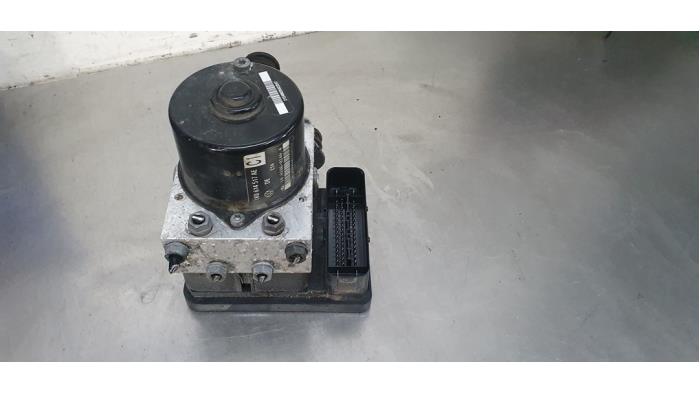 Begagnade ABS-pump Volkswagen Caddy Combi III (2KB,2KJ) Pris € 50,00 Marginaltabell erbjuds av De Witte Boerderij AutoMotive