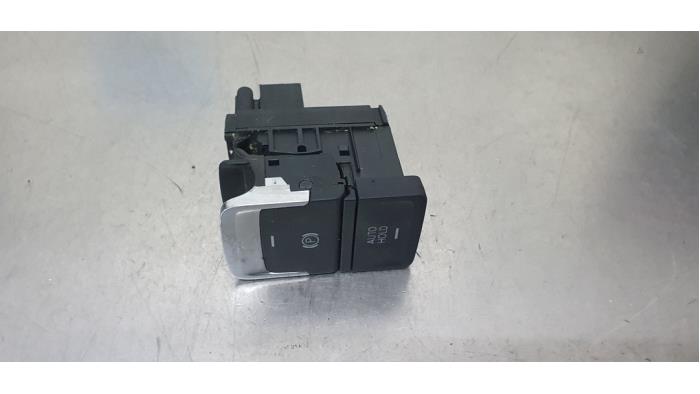 Interruptor de freno de mano de un Volkswagen Golf VII (AUA) 1.4 TSI BlueMotion Technology 125 16V 2017