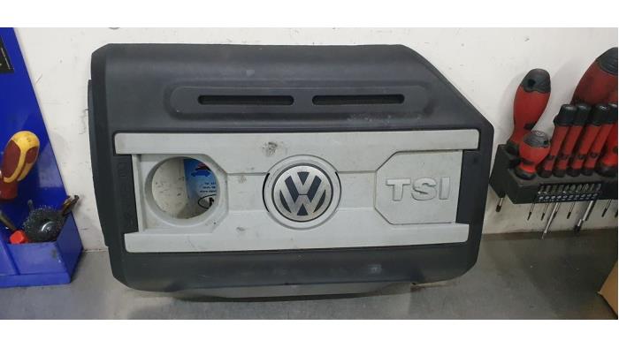 Chapa protectora motor de un Volkswagen Passat Variant (365) 1.8 TSI 16V 2011