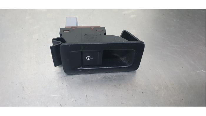 Switch for retractable tow bar – 7E5959527