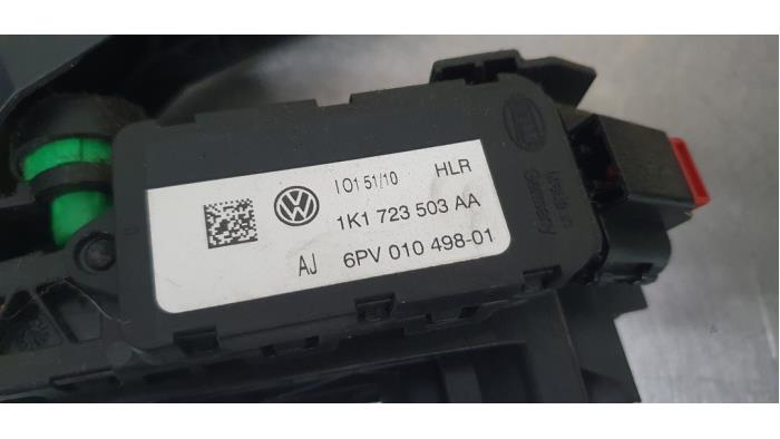 Throttle pedal position sensor from a Volkswagen Passat Variant (365) 1.8 TSI 16V 2011