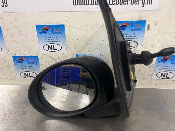 Wing mirror, left from a Peugeot 107 1.0 12V 2007