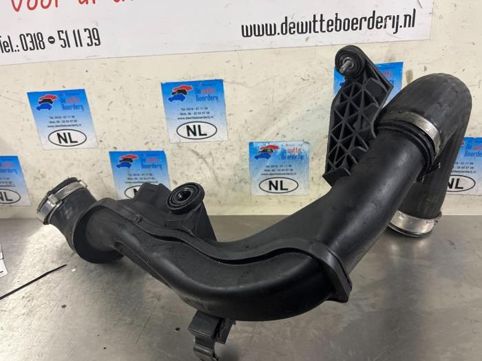 Usagé Tube intercooler Volkswagen Golf VI (5K1) 2.0 TDI 16V Prix € 25,00 Règlement à la marge proposé par De Witte Boerderij AutoMotive