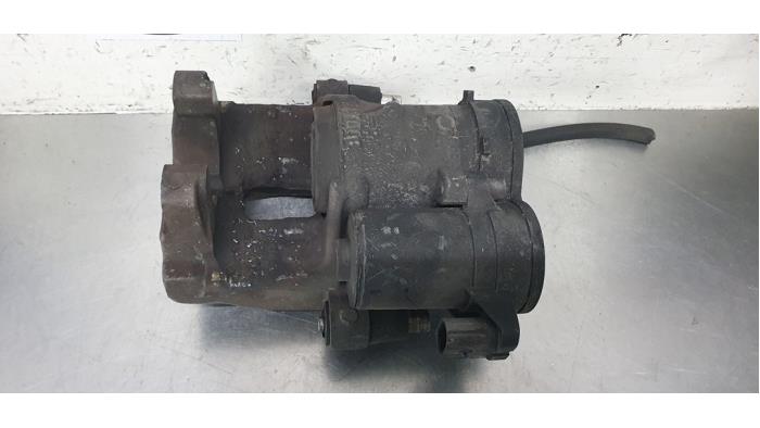 Gebrauchte Bremszange links hinten Mercedes C (W205) C-250 2.2 CDI 16V BlueTEC, C-250d Preis € 50,00 Margenregelung angeboten von De Witte Boerderij AutoMotive
