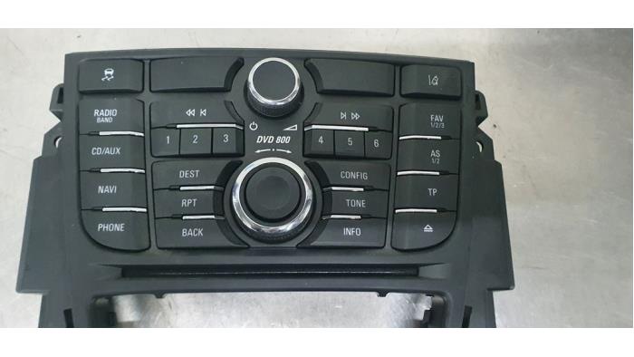 Radio control panel from a Opel Astra J (PC6/PD6/PE6/PF6) 1.4 Turbo 16V 2012
