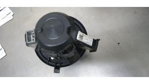 Used Heating and ventilation fan motor Renault Twingo III (AH) 1.0 SCe 70 12V Price € 35,00 Margin scheme offered by De Witte Boerderij B.V.