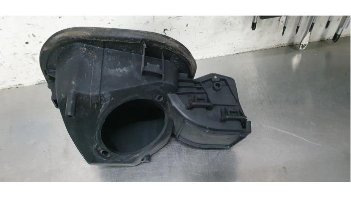 Tank cap cover from a Renault Twingo III (AH) 1.0 SCe 70 12V 2016