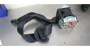 Used Rear seatbelt tensioner, right Porsche Cayenne II (92A) 3.0 D V6 24V Price € 125,00 Margin scheme offered by De Witte Boerderij B.V.