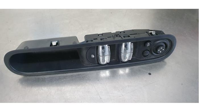 Usados Interruptor de ventanilla eléctrica Mini Countryman Precio € 45,00 Norma de margen ofrecido por De Witte Boerderij AutoMotive