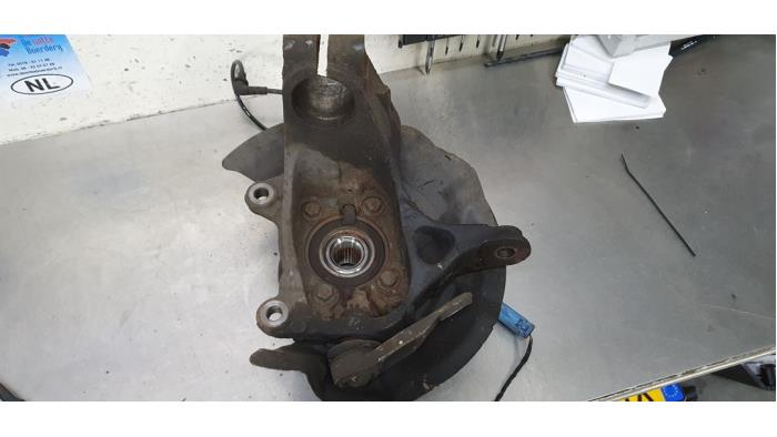 Knuckle, front right from a MINI Clubman (R55) 1.4 16V One 2010