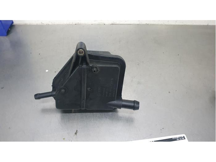 Begagnade Styrservotank Volkswagen Golf IV (1J1) 1.8 20V Pris € 10,00 Marginaltabell erbjuds av De Witte Boerderij AutoMotive