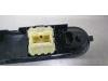 Electric window switch from a Renault Clio IV Estate/Grandtour (7R) 1.5 Energy dCi 90 FAP 2015
