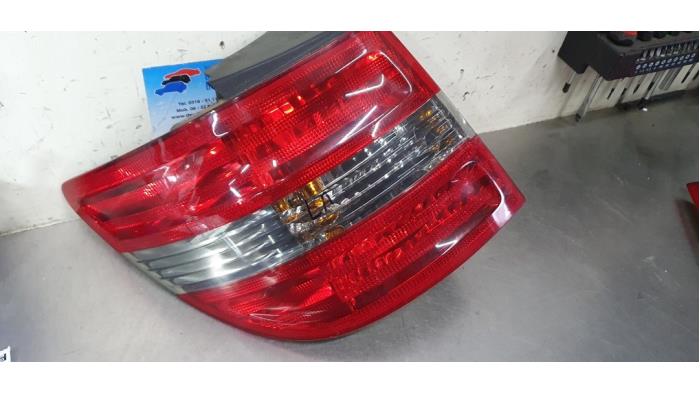 Taillight, left from a Mercedes-Benz B (W245,242) 1.7 B-170 16V 2007