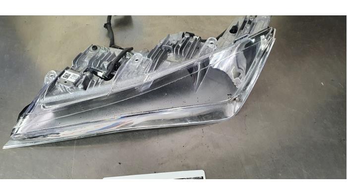 Używane Modułowy reflektor LED Audi S8 (D4) 4.0 V8 TFSI 32V Cena € 75,00 Procedura marży oferowane przez De Witte Boerderij AutoMotive